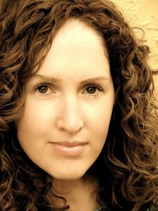 Becca Fitzpatrick sera à Paris pour une signature au Virgin des Champs Elysées le 23 mars